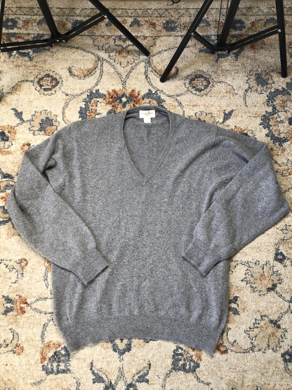 Cullin Hills Sweater Mens Large Gray 100% Cashmere V Neck Knit Pullover Soft